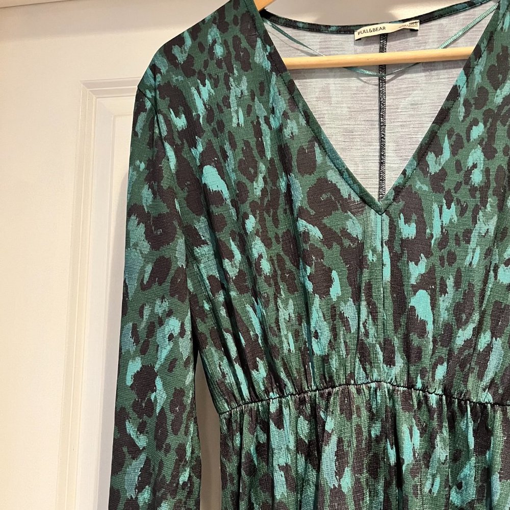 Pull&Bear Gorgeous green leopard like print maxi dress with slit - Picture 3 of 7
